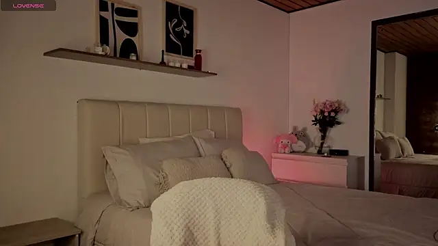 Roxxy mora online show from November 13, 2025, 10:30 pm