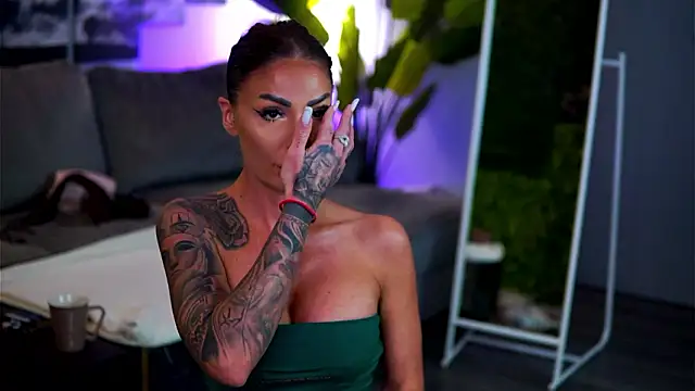 Snapshot of RaquelleVon chatting on February 9, 2026, 10:52 am RaquelleVon online show from February 9, 2026, 10:52 am