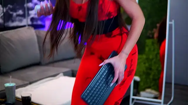 Snapshot of RaquelleVon chatting on February 20, 2026, 10:16 am RaquelleVon online show from February 20, 2026, 10:16 am