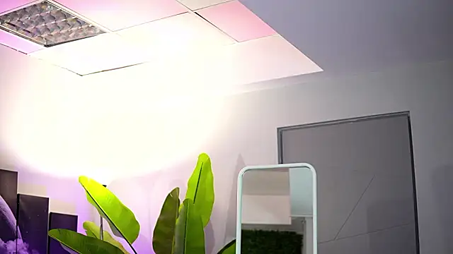 Snapshot of RaquelleVon chatting on February 23, 2026, 10:34 am RaquelleVon online show from February 23, 2026, 10:34 am