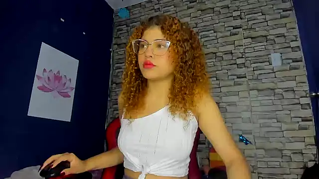 sofiacastillo01 online show from February 11, 2025, 1:09 pm