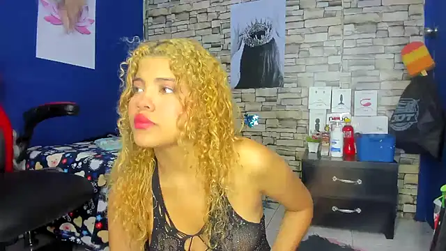 sofiacastillo01 online show from March 7, 2025, 12:45 pm