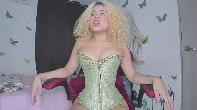 sofiacastillo01 online show from September 12, 2025, 2:17 pm