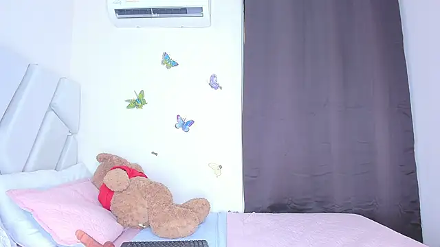 sofiacastillo01 online show from February 28, 2026, 2:18 pm