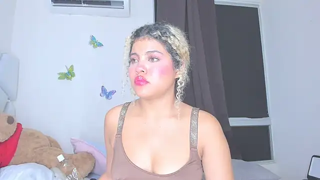 sofiacastillo01 online show from April 21, 2026, 1:42 am