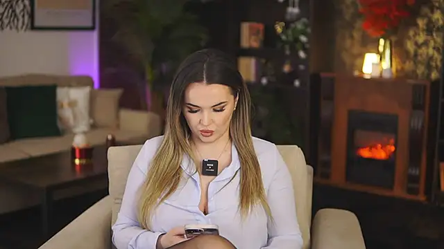 EvaSunderland online show from January 13, 2025, 8:04 pm