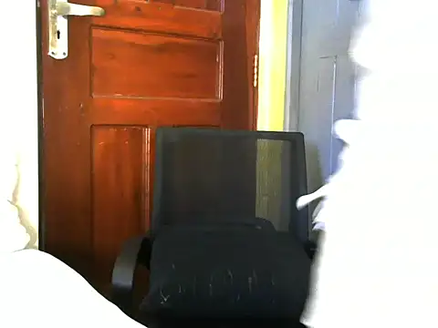 Sexy burberry online show from October 19, 2025, 9:21 am