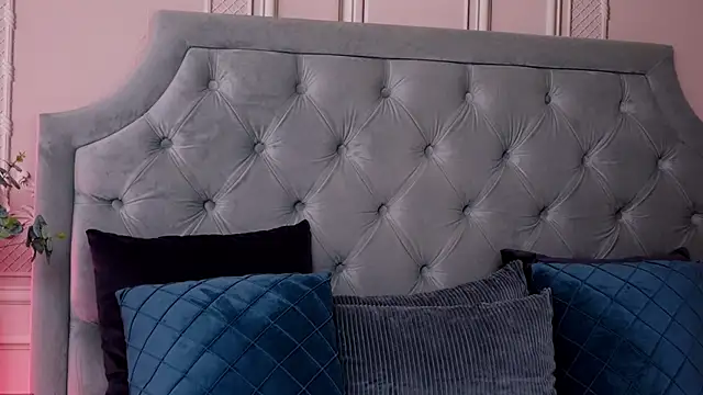 LucyAddison online show from February 11, 2025, 4:22 am