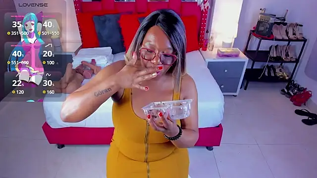 Snapshot of ShantalDior chatting on February 4, 2025, 3:11 am ShantalDior online show from February 4, 2025, 3:11 am