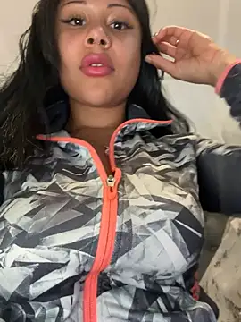 HaileyDiana online show from April 21, 2026, 5:39 pm