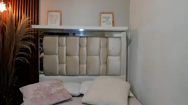 Snapshot of ANTONELLA__ROUSE_ chatting on January 25, 2025, 1:19 pm ANTONELLA ROUSE online show from January 25, 2025, 1:19 pm