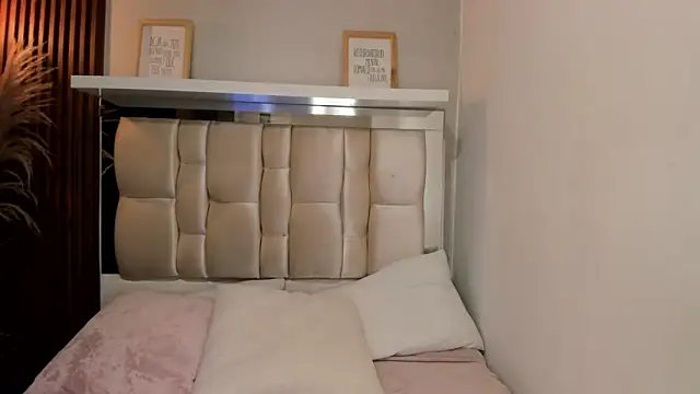 Snapshot of ANTONELLA__ROUSE_ chatting on January 27, 2025, 11:43 pm ANTONELLA ROUSE online show from January 27, 2025, 11:43 pm