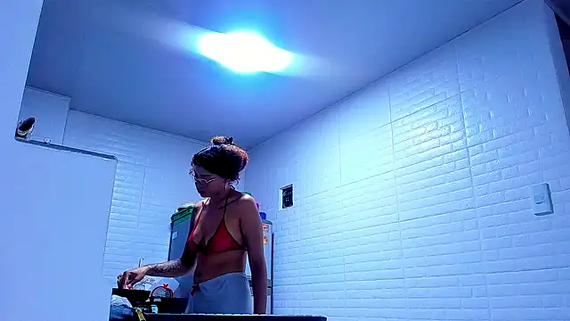 kerlysmith 24 online show from February 8, 2025, 7:27 pm