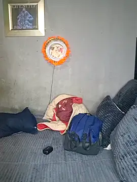 Petrossa online show from April 19, 2026, 5:29 am