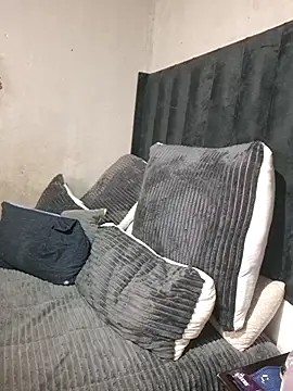 Petrossa online show from April 20, 2026, 6:16 am