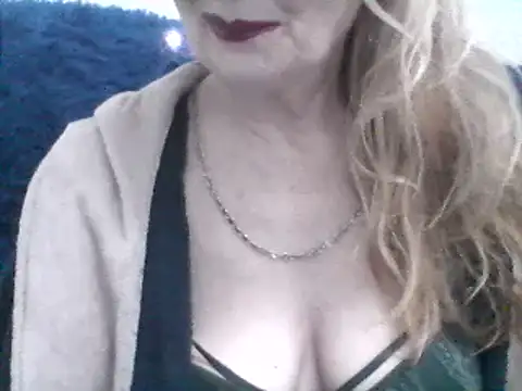 CarlyTreat online show from January 22, 2025, 3:29 pm