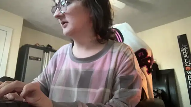 YandereDemon online show from December 16, 2025, 1:38 pm