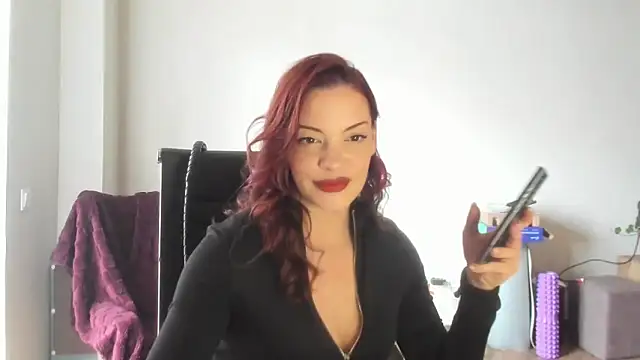 Snapshot of LilliLowexox chatting on February 24, 2026, 12:14 pm LilliLowexox online show from February 24, 2026, 12:14 pm