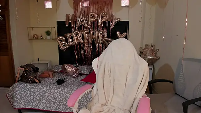 shanakendal2 online show from February 10, 2025, 4:36 pm