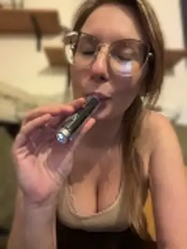 Vanilladreams online show from April 12, 2026, 9:42 pm