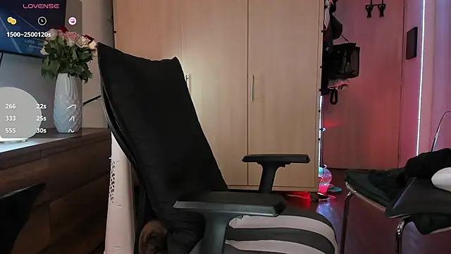 ariana fitl  online show from January 17, 2025, 2:18 am