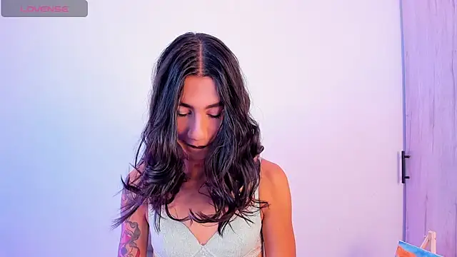 sofiaa grey  online show from November 20, 2025, 11:32 am