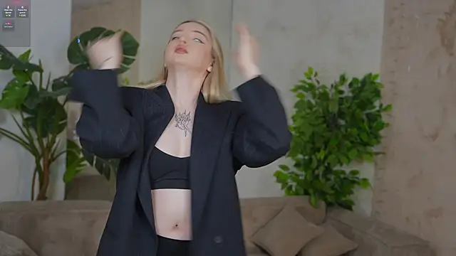 Cassy-Celestial  online show from February 6, 2025, 3:59 am