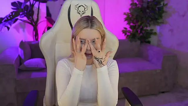 Cassy-Celestial  online show from February 15, 2025, 11:58 pm