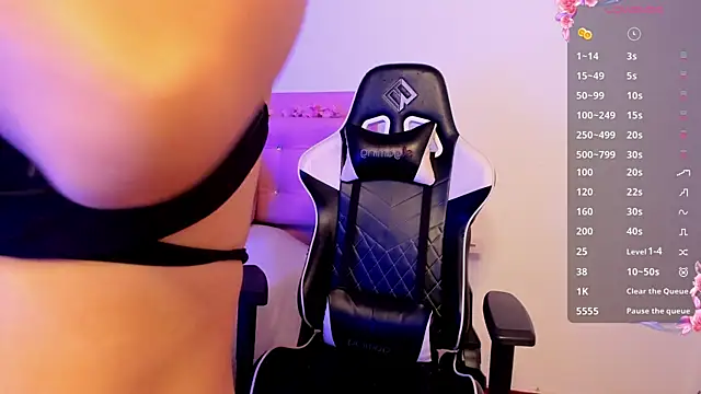 little jade online show from February 5, 2025, 8:57 pm