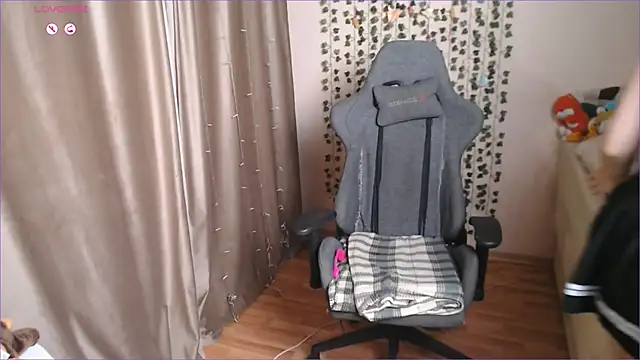 Snapshot of MargoFoxy chatting on July 27, 2026, 12:34 pm MargoFoxy online show from July 27, 2026, 12:34 pm