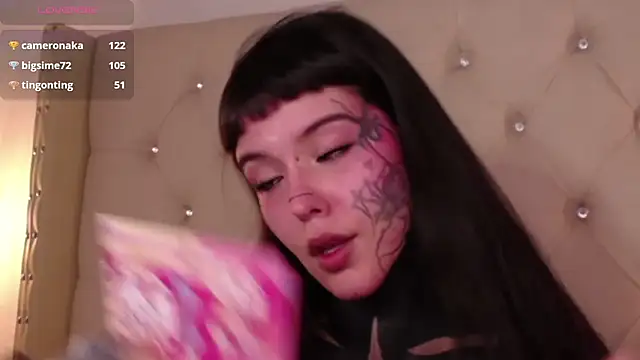 SylveonFox online show from December 4, 2024, 4:16 pm