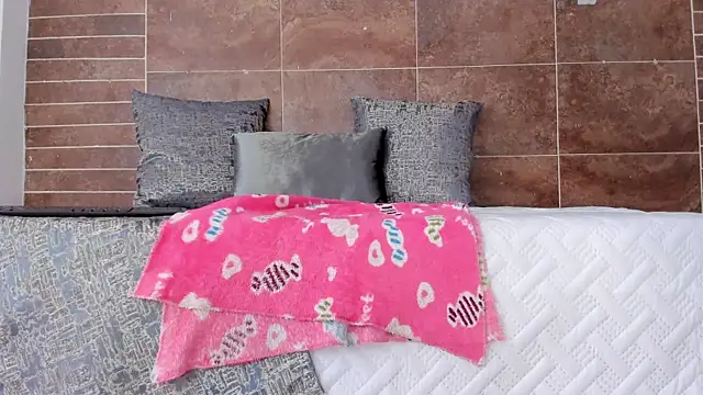 emily hunter12 online show from November 3, 2025, 1:23 pm