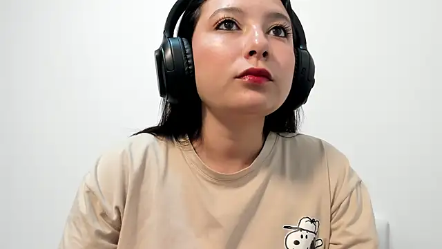 cami-01 online show from October 20, 2025, 9:26 pm