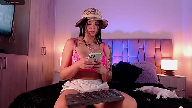 SophiaKarson online show from February 28, 2025, 11:14 am