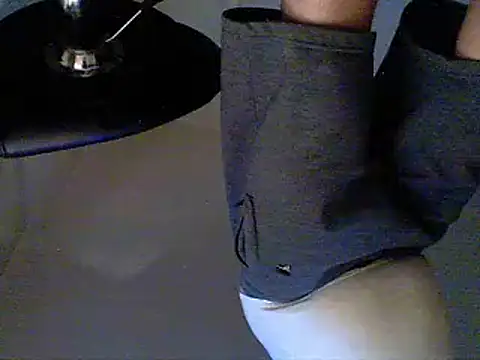 oopsxx online show from February 6, 2025, 11:10 am