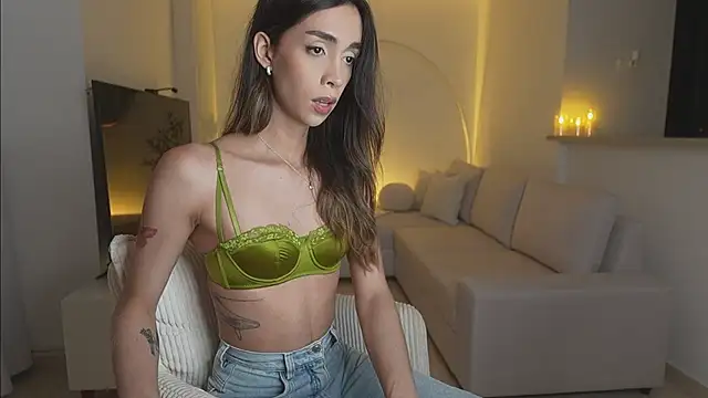 Snapshot of Emmavr chatting on January 7, 2026, 2:14 am Emmavr online show from January 7, 2026, 2:14 am