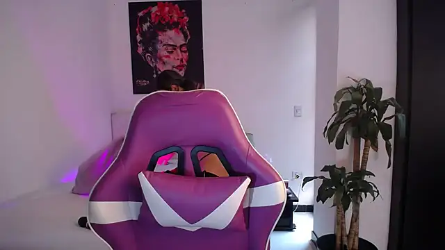 esmeraldaa230 online show from February 20, 2026, 6:52 pm