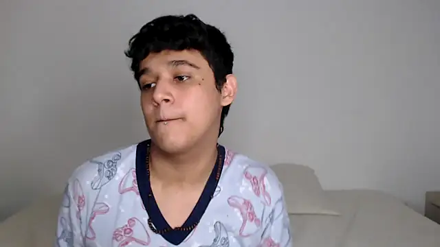 kaiine190 online show from November 3, 2025, 7:59 pm