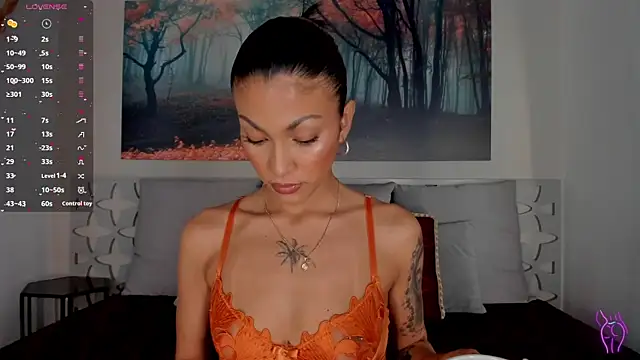 LunaRuso online show from February 5, 2025, 8:04 pm