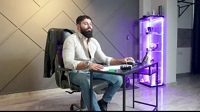 mattmasterss online show from December 15, 2024, 7:02 am