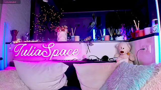  JuliaSpace  online show from December 14, 2024, 7:03 pm