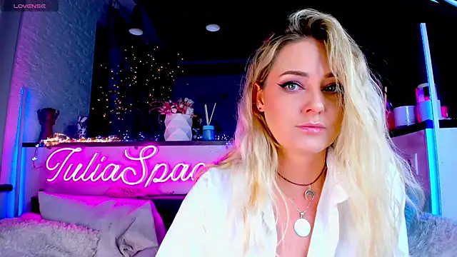  JuliaSpace  online show from January 19, 2025, 4:57 pm