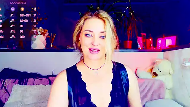 Snapshot of _JuliaSpace_ chatting on June 27, 2026, 6:46 pm JuliaSpace online show from June 27, 2026, 6:46 pm