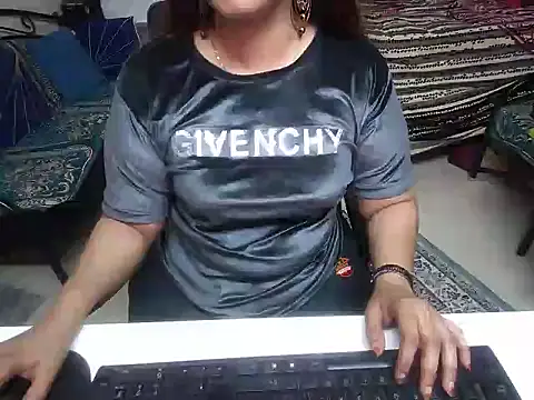 Arushisingh8888 online show from February 5, 2025, 10:51 am