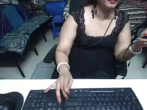 Arushisingh8888 online show from March 8, 2025, 8:11 am