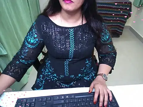 Arushisingh8888 online show from October 7, 2025, 4:04 pm