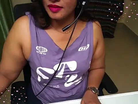 Arushisingh8888 online show from November 8, 2025, 1:44 pm