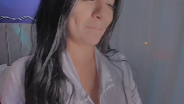 EvaaStevens online show from April 18, 2026, 8:09 pm