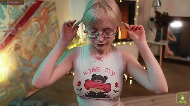 Snapshot of electric_babe chatting on January 25, 2025, 12:37 pm electric babe online show from January 25, 2025, 12:37 pm