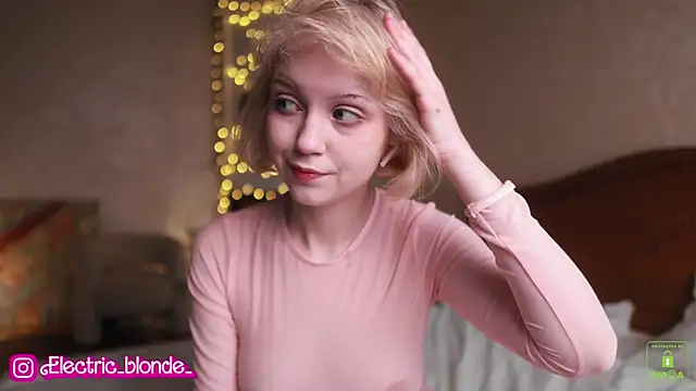 Snapshot of electric_babe chatting on March 7, 2025, 1:51 pm electric babe online show from March 7, 2025, 1:51 pm